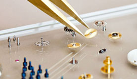 武汉百达翡丽指定维修门店打开表壳